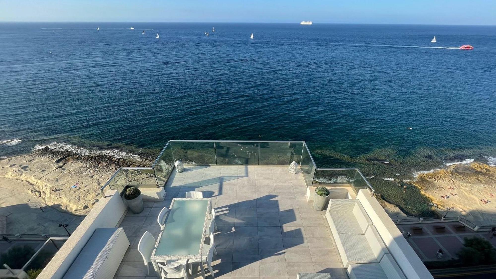 Stunning Penthouse, 2 Bedroom, Heart Of *